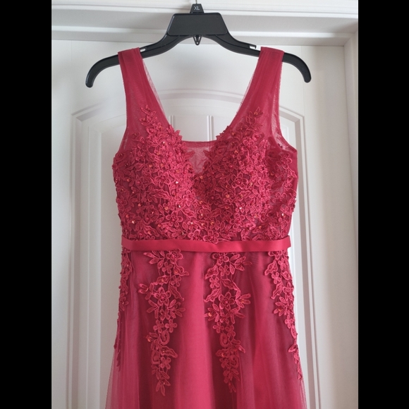 Double V- Neck Tulle Long Evening Cocktail Gown - Picture 5 of 11